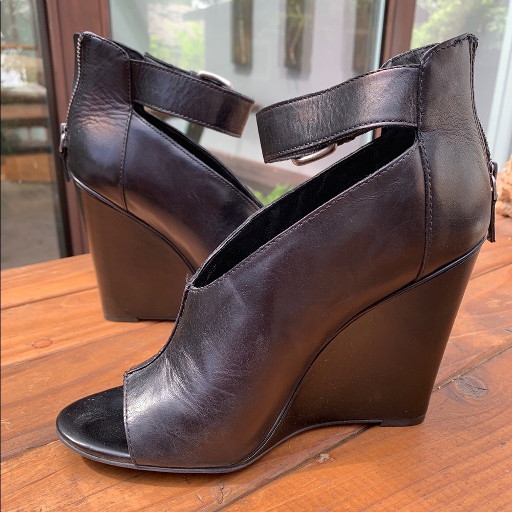 Trouve wedge heels | Black | Size: 8